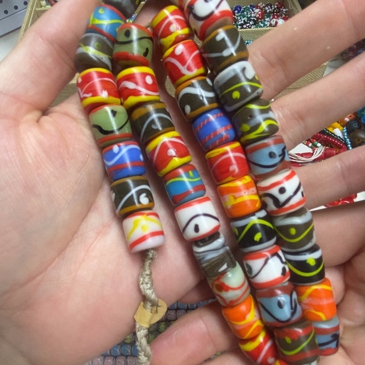 颈饰琉璃尼泊尔手绘墩墩 