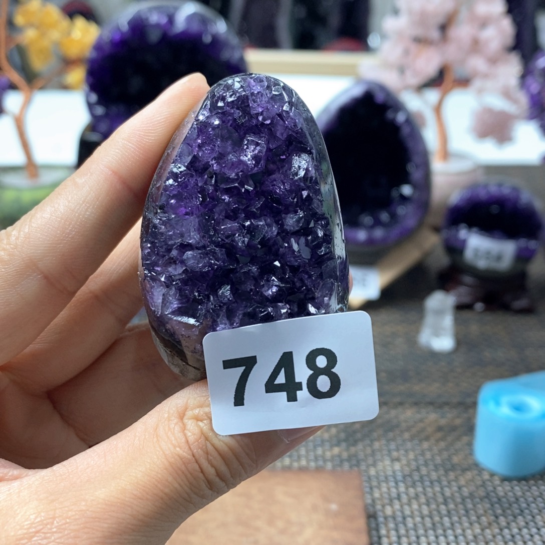 紫晶未镶嵌大型摆件（非配饰）