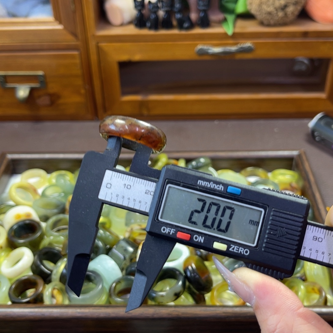 蛇纹石玉未镶嵌手镯118