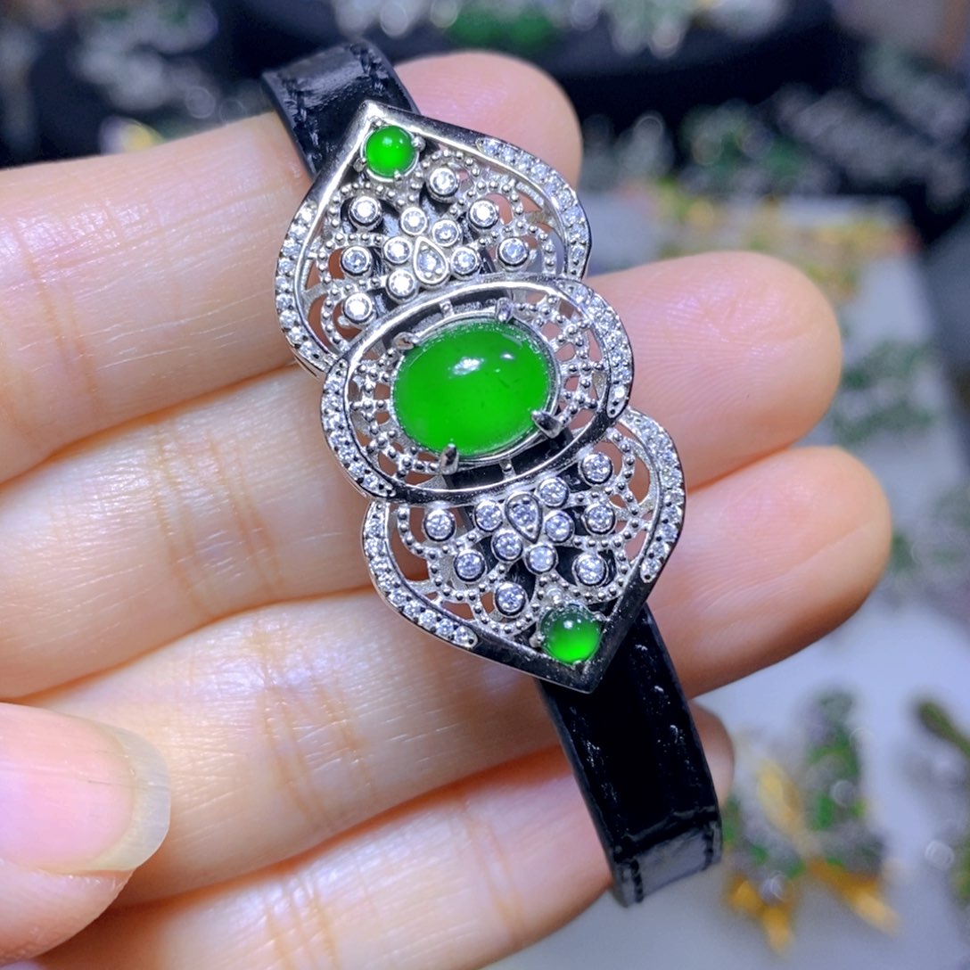 翡翠颈饰银S925镶嵌天然翡翠