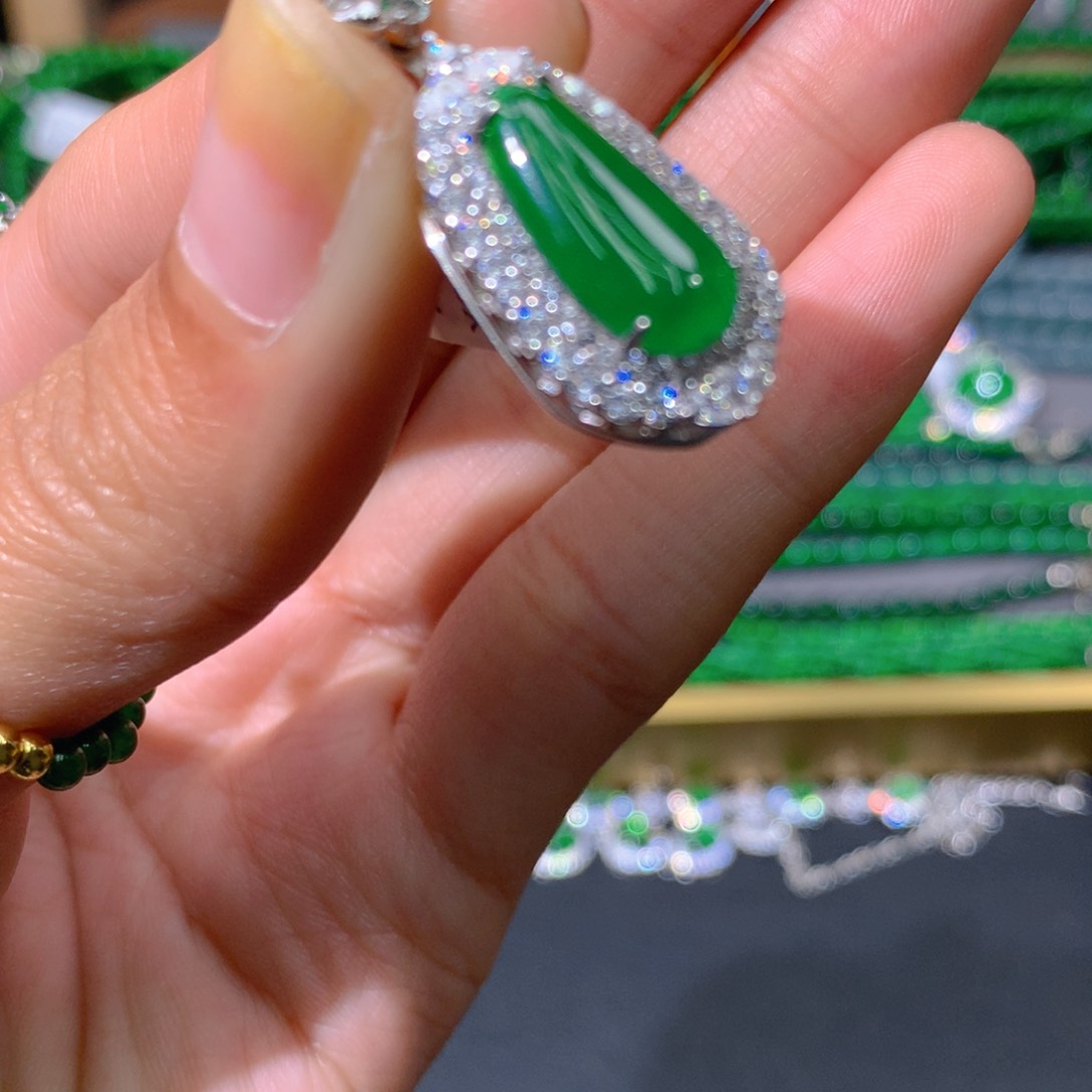 翡翠手链未镶嵌天然翡翠