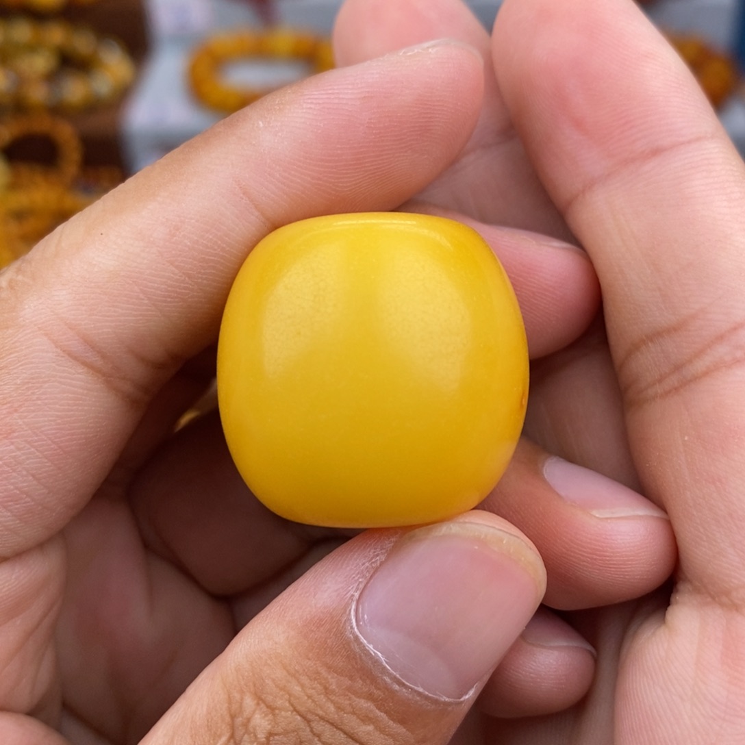 未镶嵌琥珀珠宝奇石