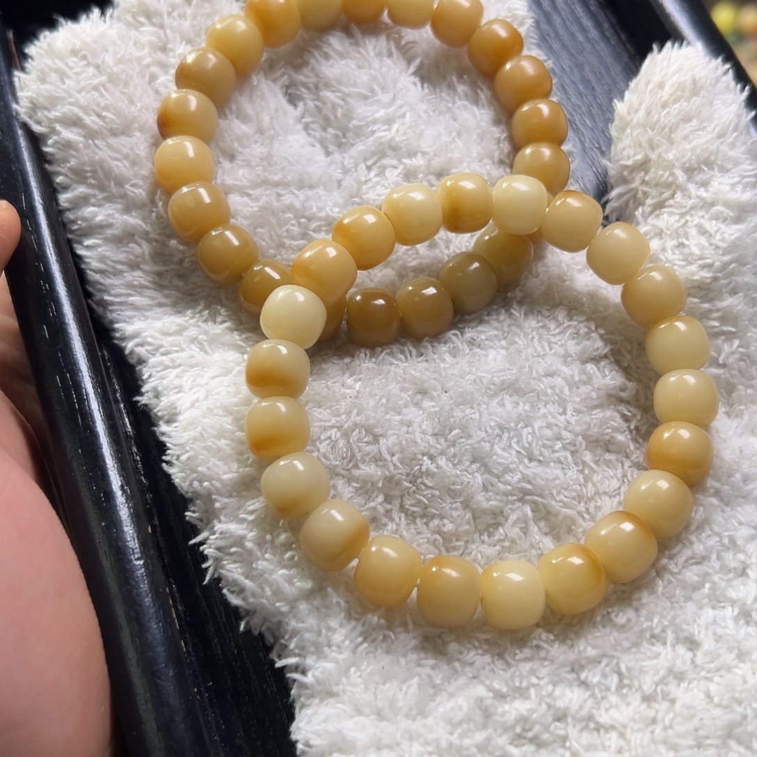 白玉菩提吊坠卡11炭烤桶珠两条