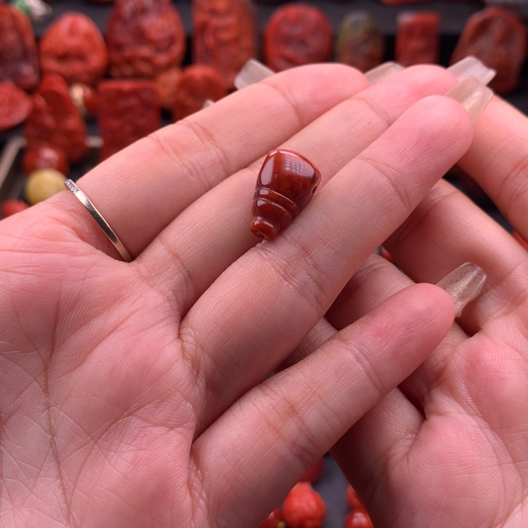 南红玛瑙南红川料原矿牛血火焰三通10.4mm未镶嵌