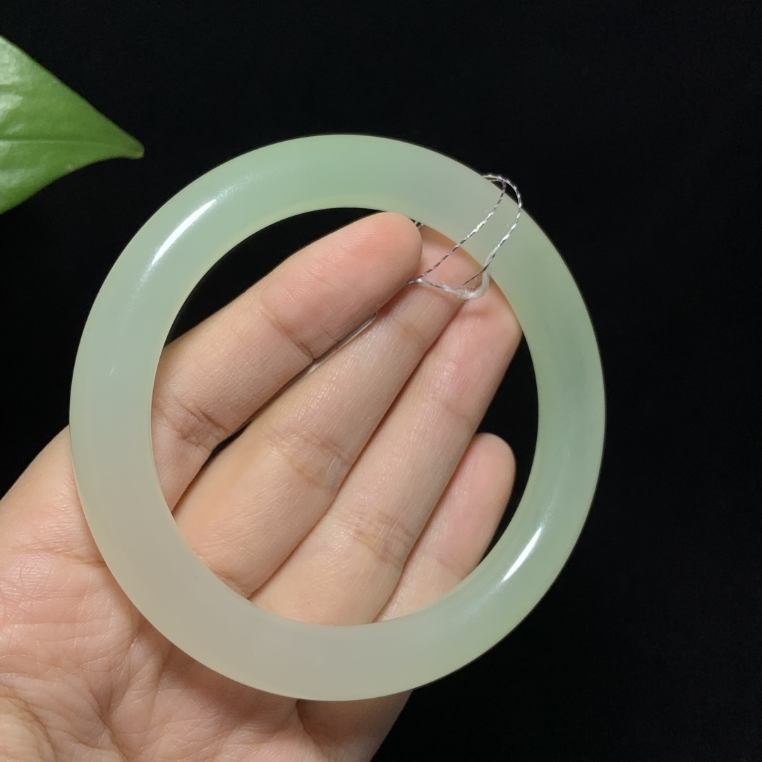 59圈口 和田玉 冰底 翠青手镯