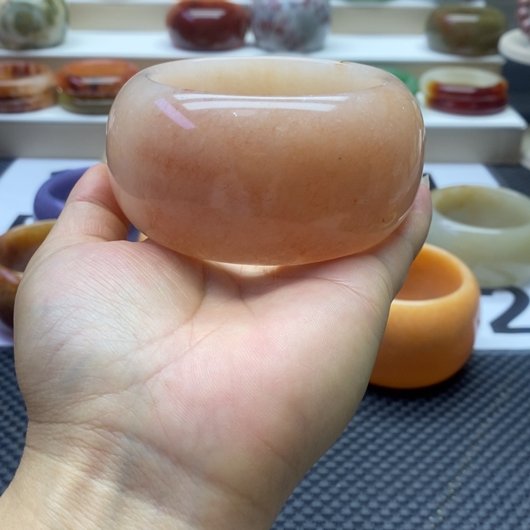 叮***M石英质玉未镶嵌手镯