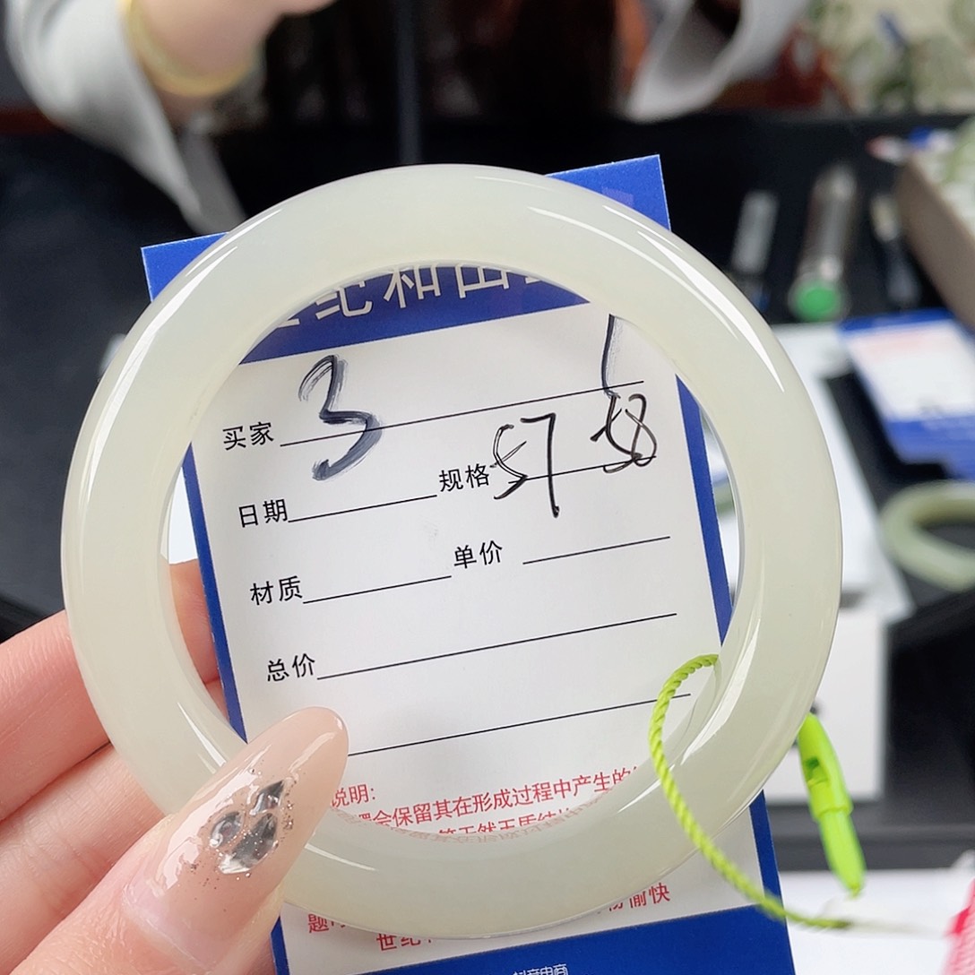 和田玉手镯未镶嵌