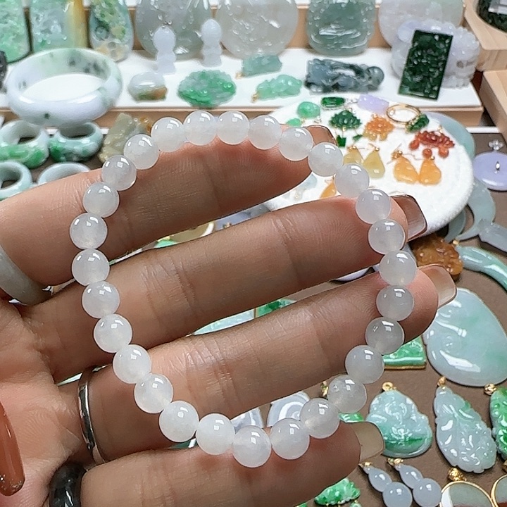翡翠颈饰未镶嵌白冰手串