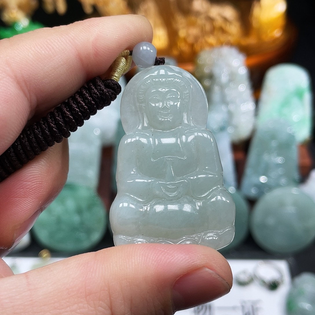 翡翠未镶嵌颈饰观音