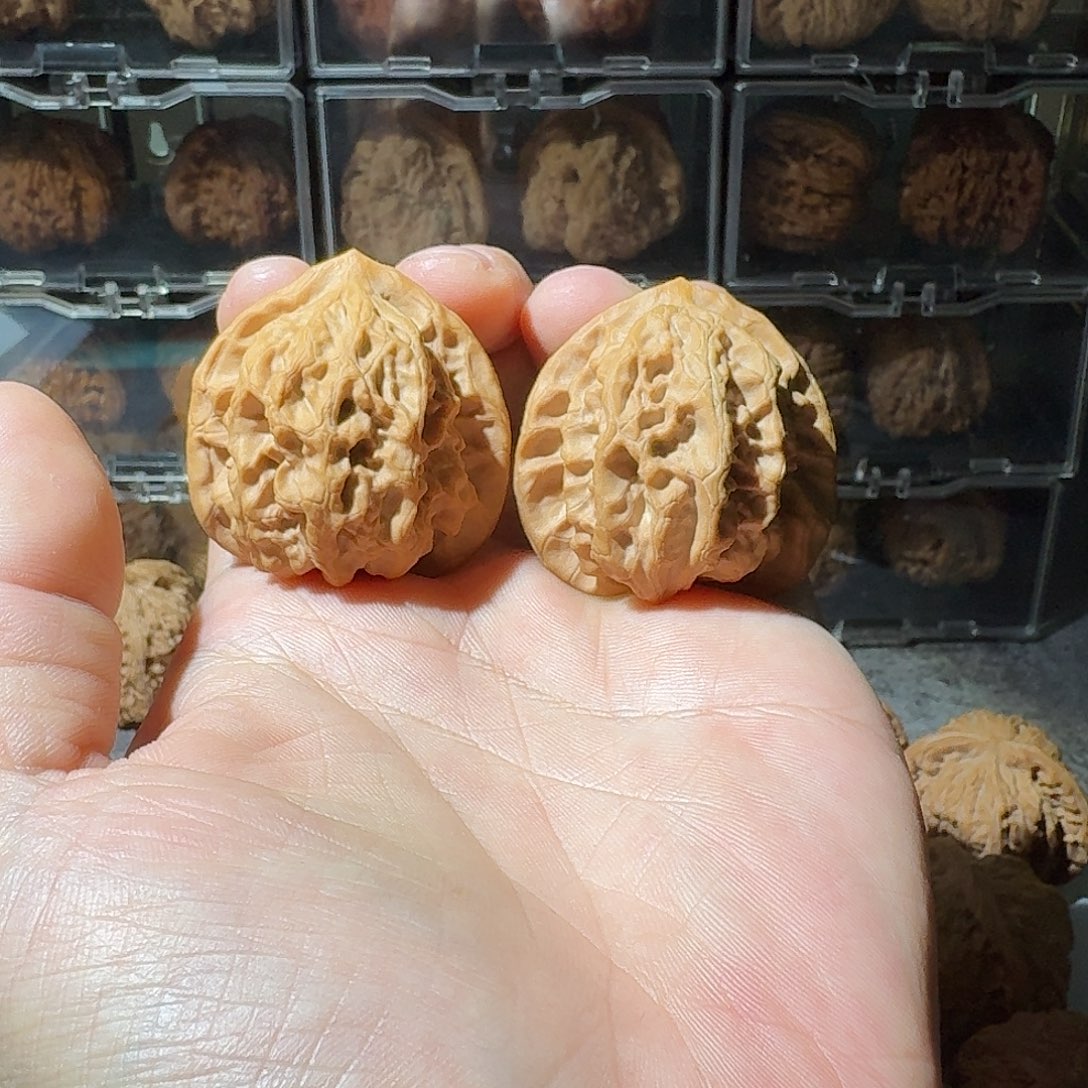 文玩核桃吊坠42梨木台