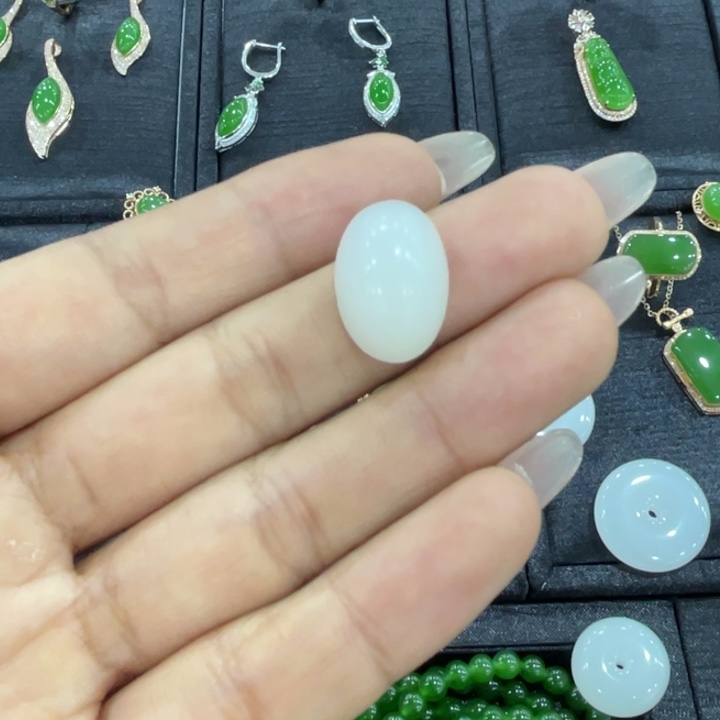 和田玉手链未镶嵌青*