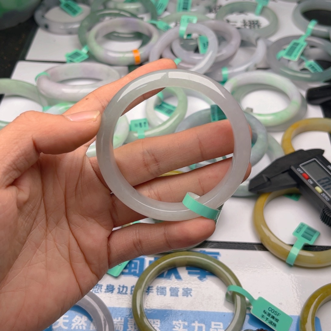 未镶嵌手镯翡翠5556. 169