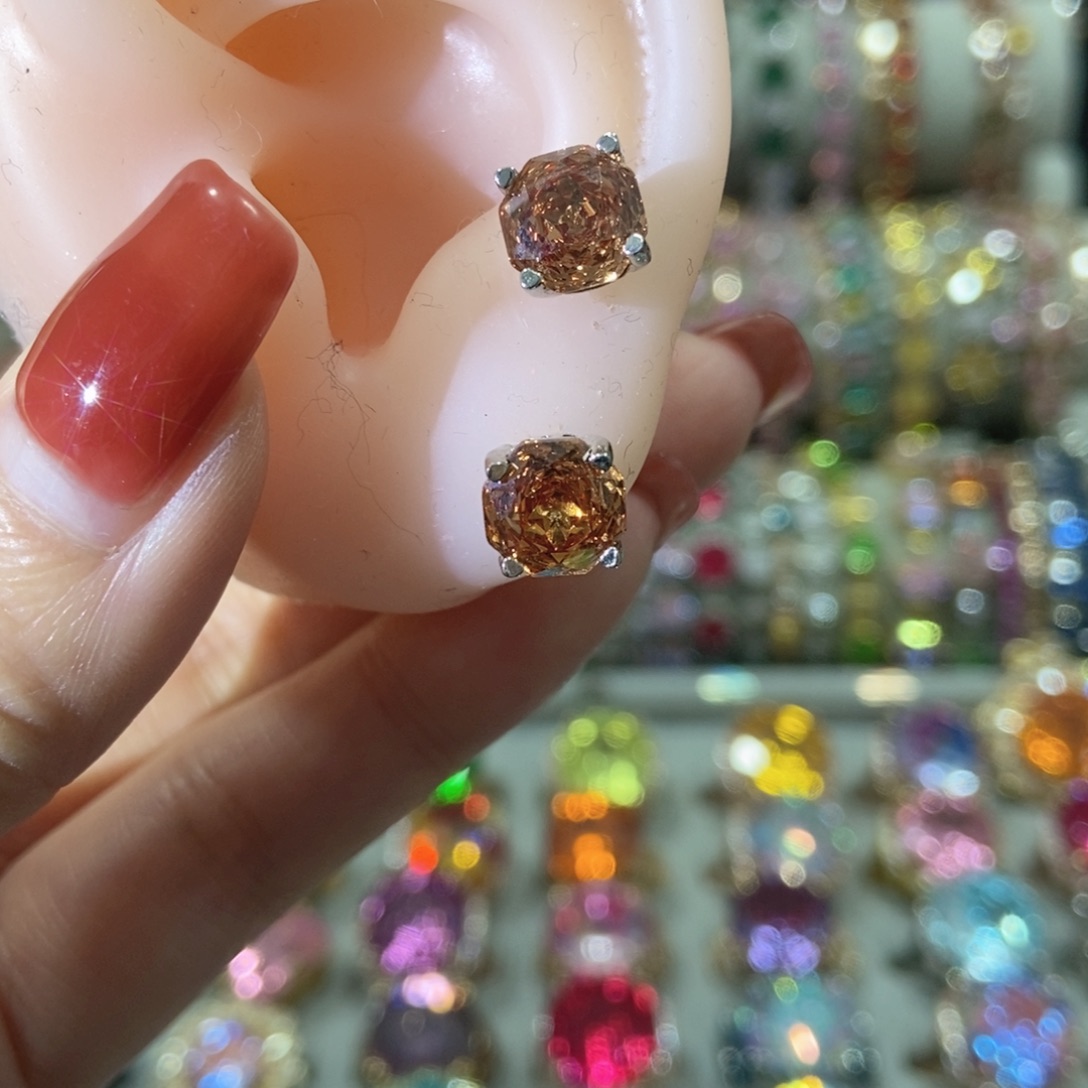 66锆石（处理）耳钉