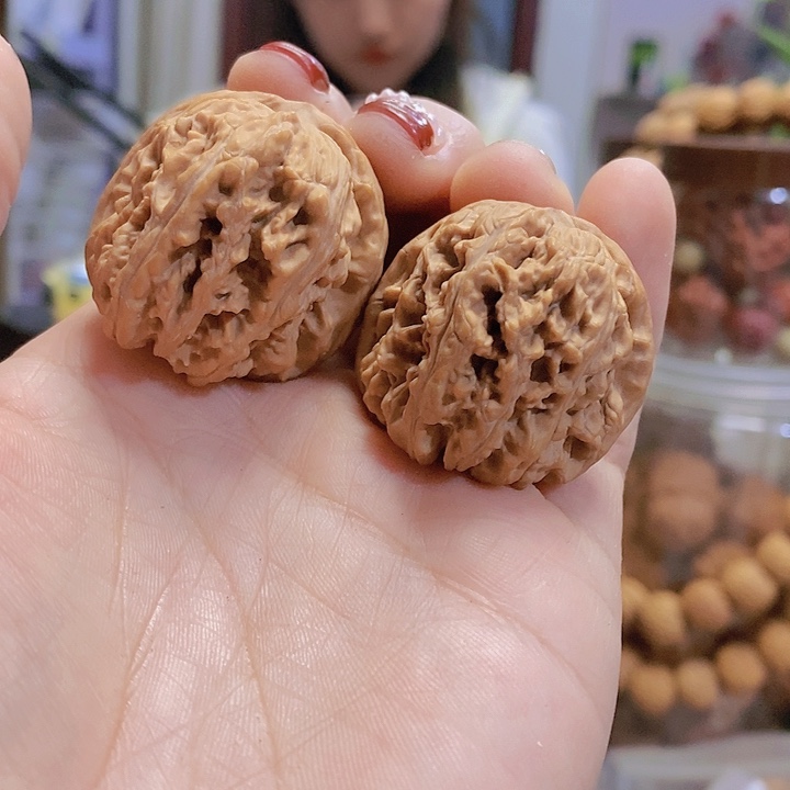 【闪购商品】文玩核桃把件33.5龙须谷