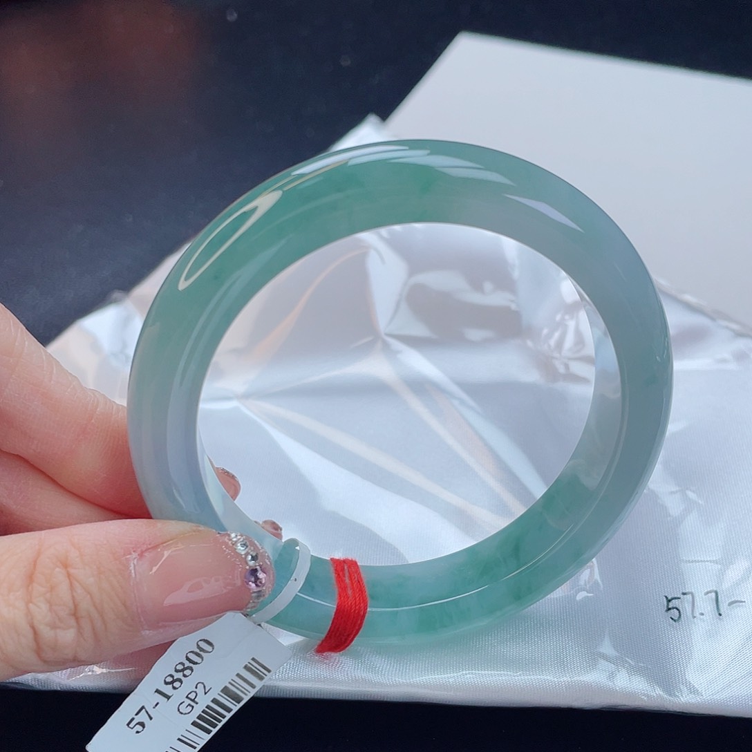 翡翠手镯未镶嵌翡翠