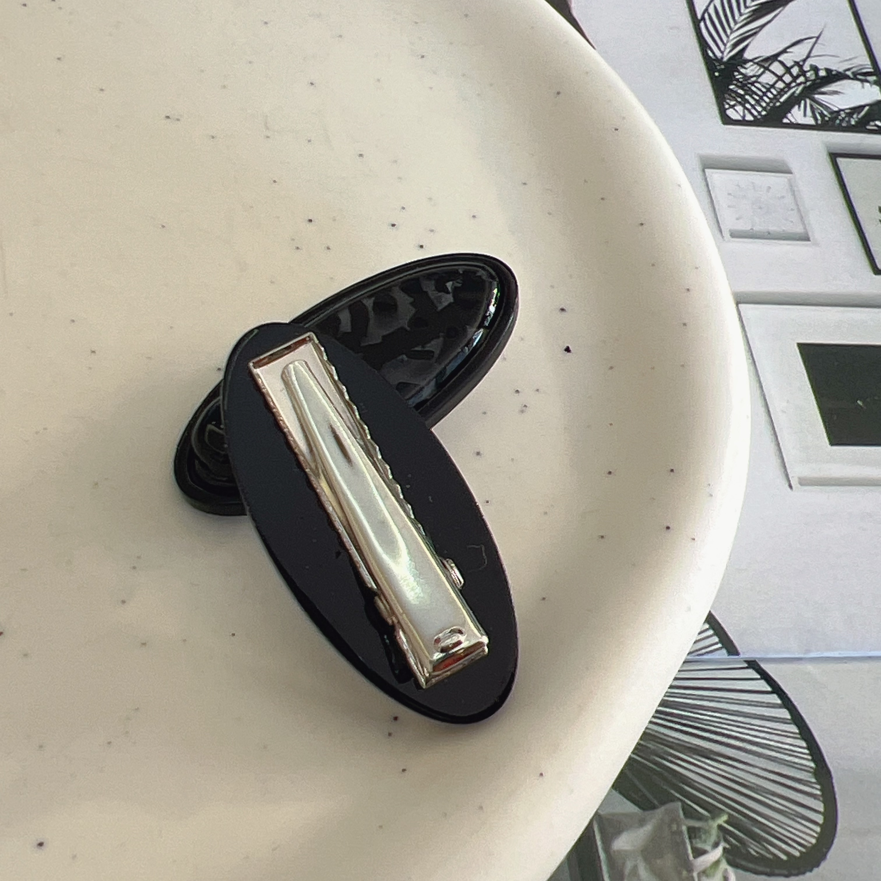 设计款字母醋酸对夹J121