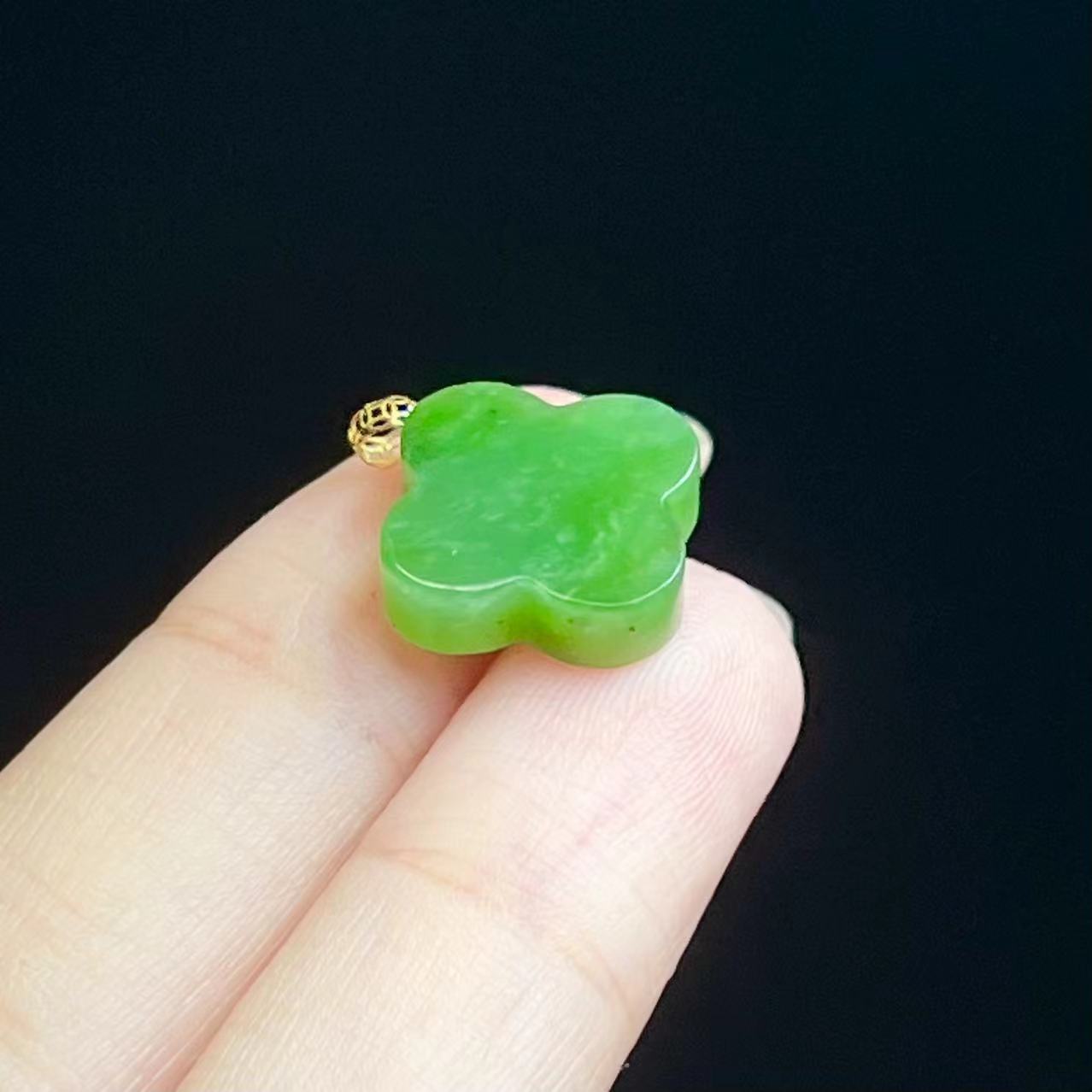 18K金 和田玉四叶草吊坠（尺寸16×4mm）～BXY121