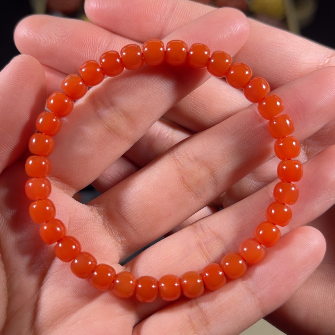 南红玛瑙滴水洞满色满肉老形手串6左右未镶嵌