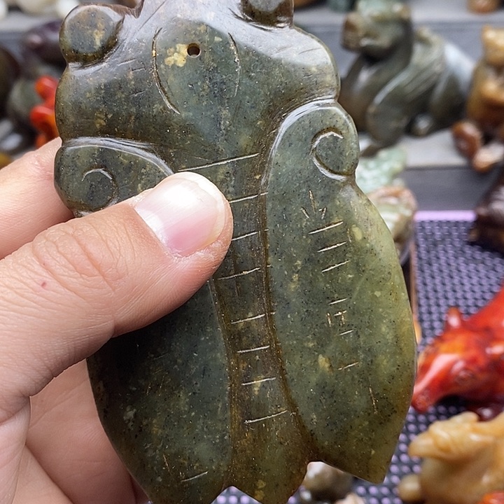 未镶嵌蛇纹石玉颈饰