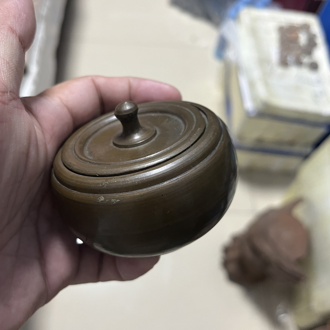 包老红铜小盖罐盖上有一小磕