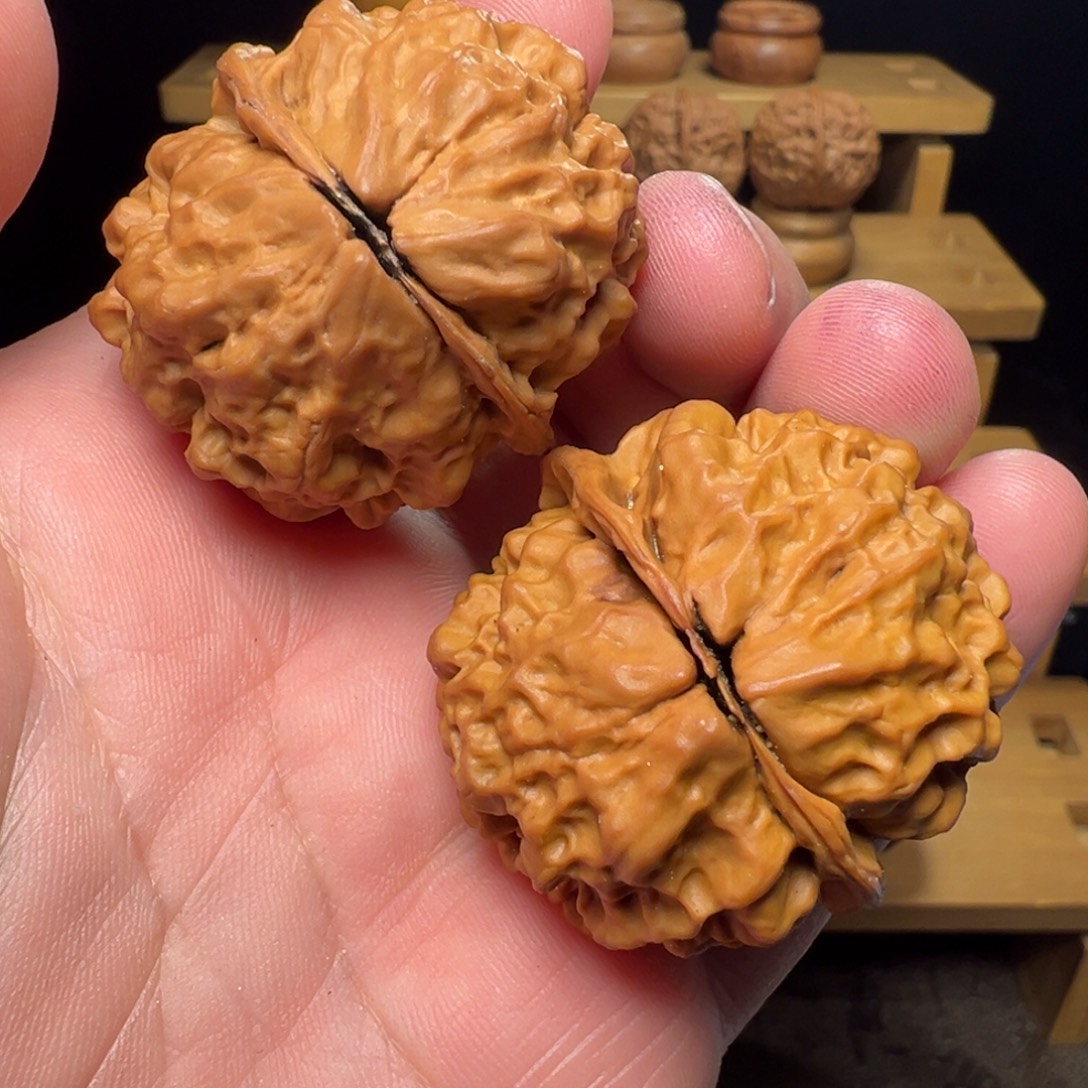 文玩核桃吊坠珍珠纹绣球40mm