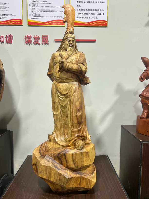 木雕工艺品摆件 香樟木  关公 长50宽38高120（带刀高度148）