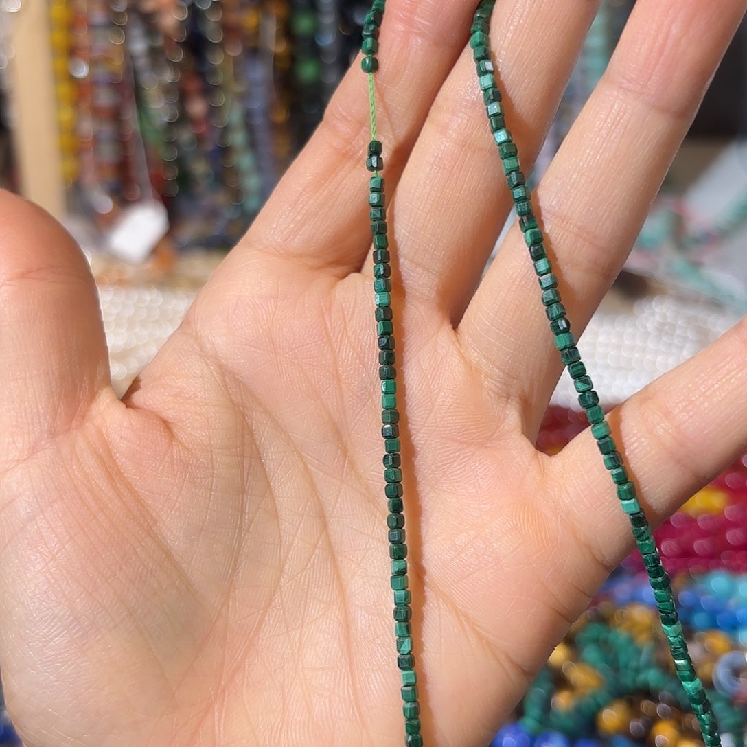 玛瑙/玉髓未镶嵌珠宝半成品孔雀石卡2-2方糖一条