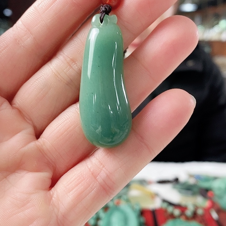 密玉（石英质玉）颈饰未镶嵌