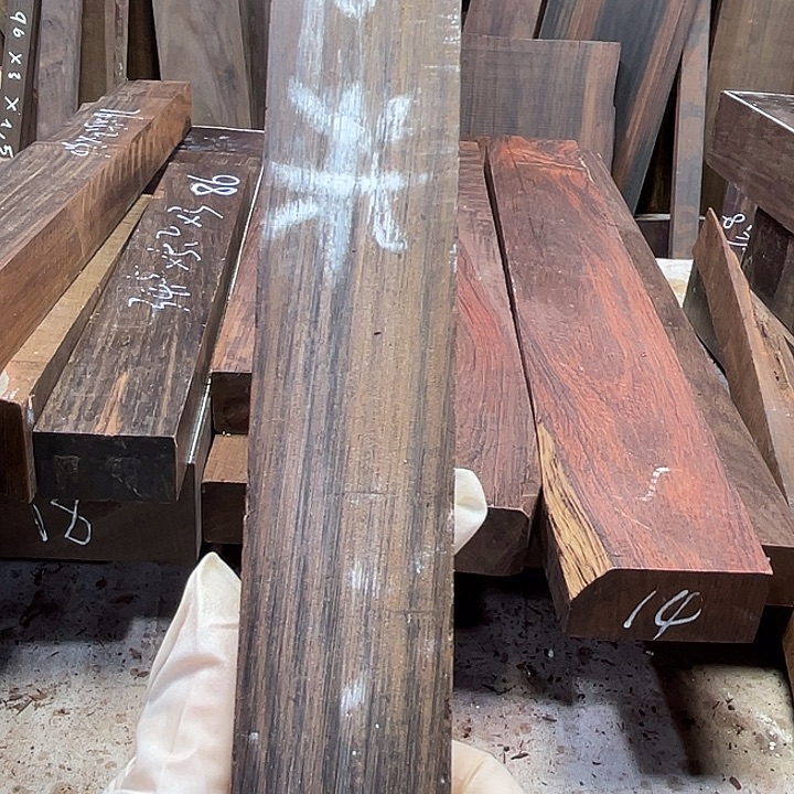 交趾黄檀（大红酸枝）