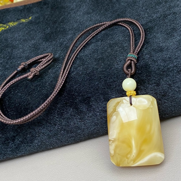 23.7克41×30×13mm溶洞妖花蜜蜡无事牌吊坠项链虎皮水滴平安扣方牌