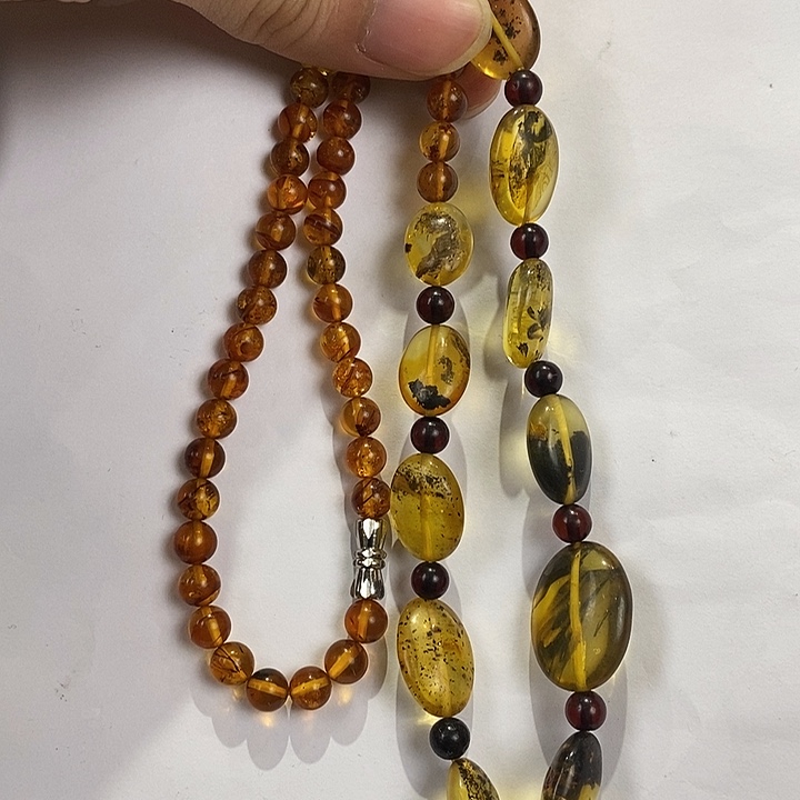 琥珀未镶嵌颈饰多人