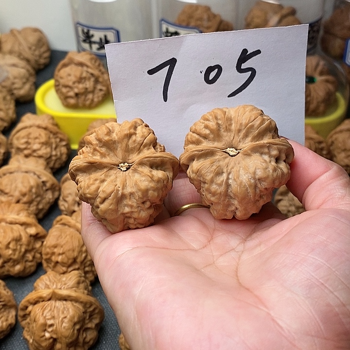 垚***远文玩核桃吊坠蛤蟆的眼睛也太好看