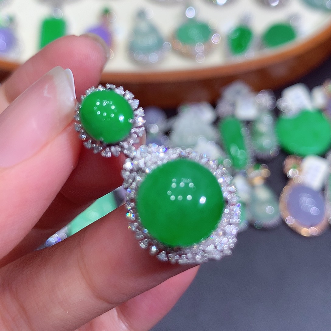 翡翠吊坠(不含链)18K金镶嵌