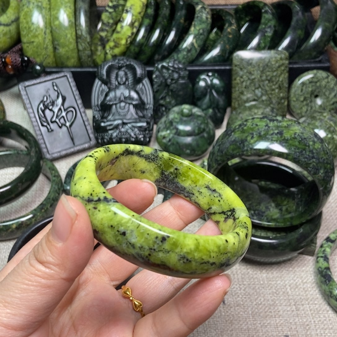 蛇纹石玉颈饰未镶嵌徐