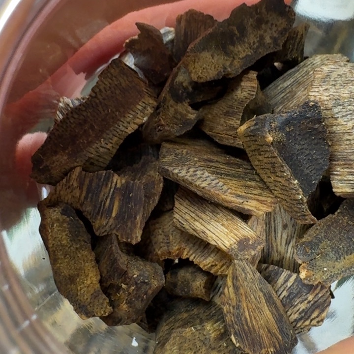 沉香手把件还能天然莺歌绿牛肉干块料20克