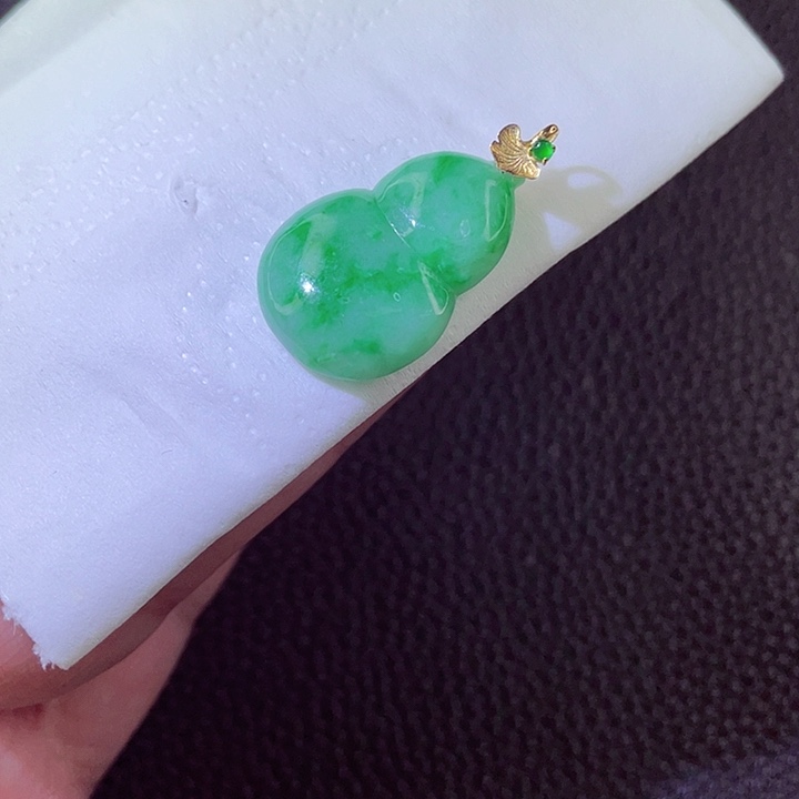 翡翠18K金镶嵌颈饰翡翠