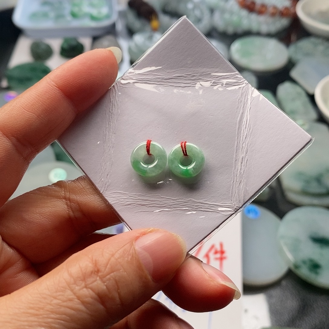 定制翡翠未镶嵌小扣子＇可做耳坠的