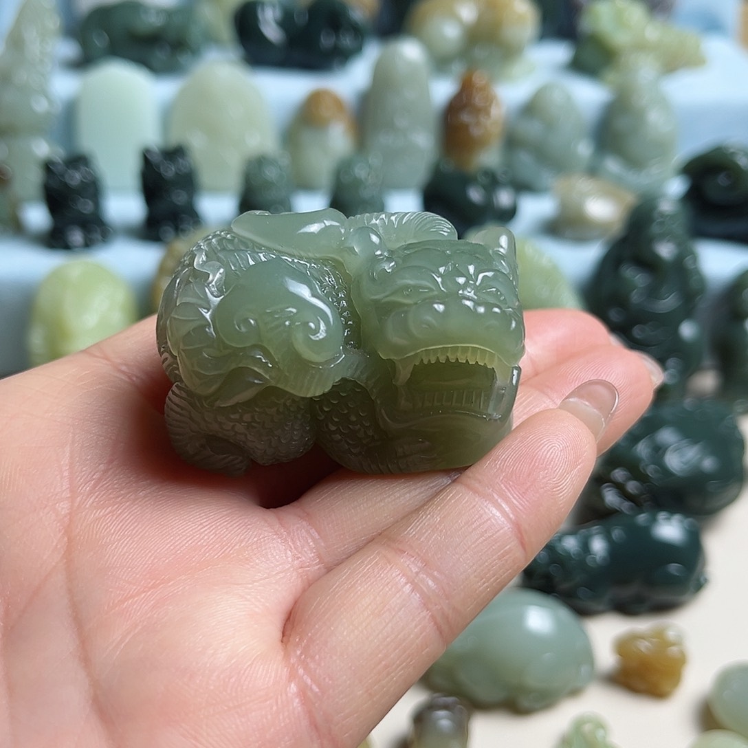 和田玉未镶嵌把件