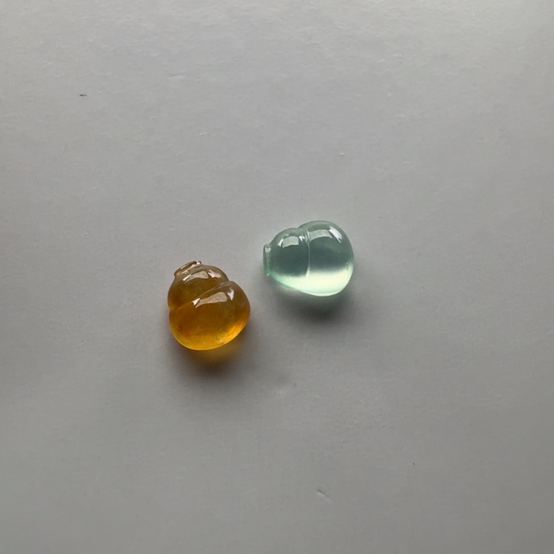 翡翠颈饰未镶嵌一对葫芦