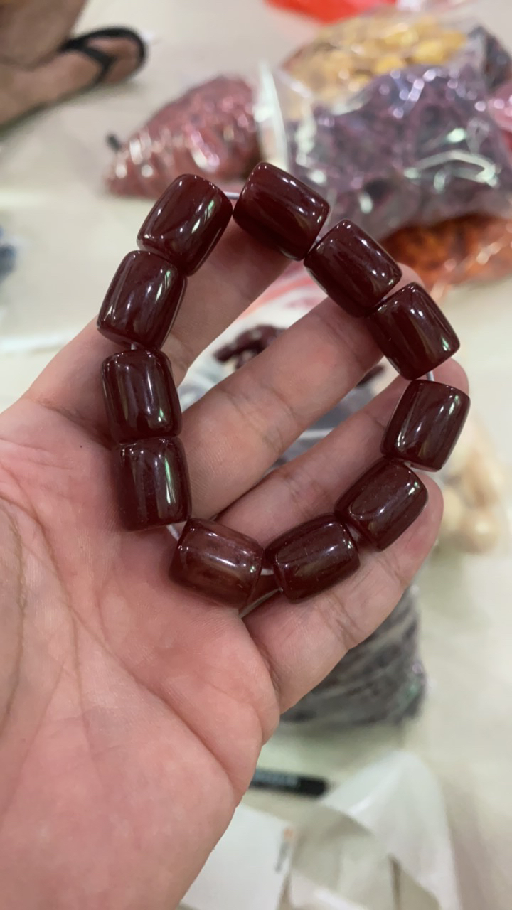D 743 牛血红长桶手串