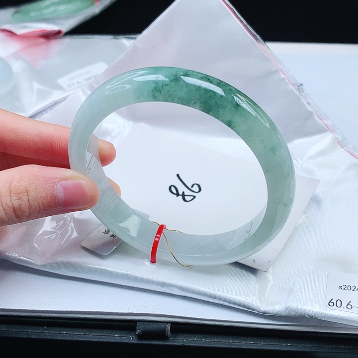 翡翠手镯未镶嵌缅甸天然a货手镯60+