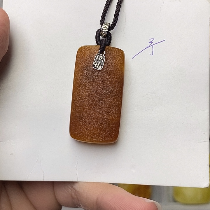未镶嵌琥珀珠宝奇石