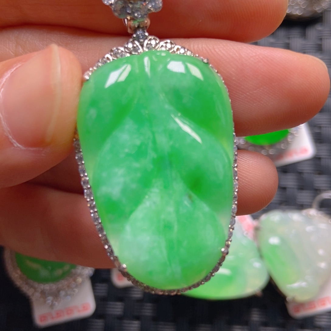 翡翠银S925镶嵌颈饰树叶吊坠