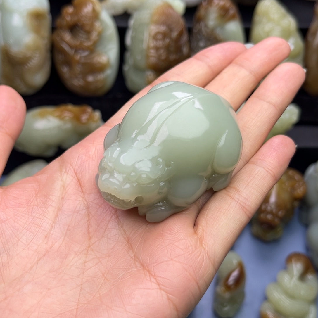 用***8和田玉未镶嵌挂件