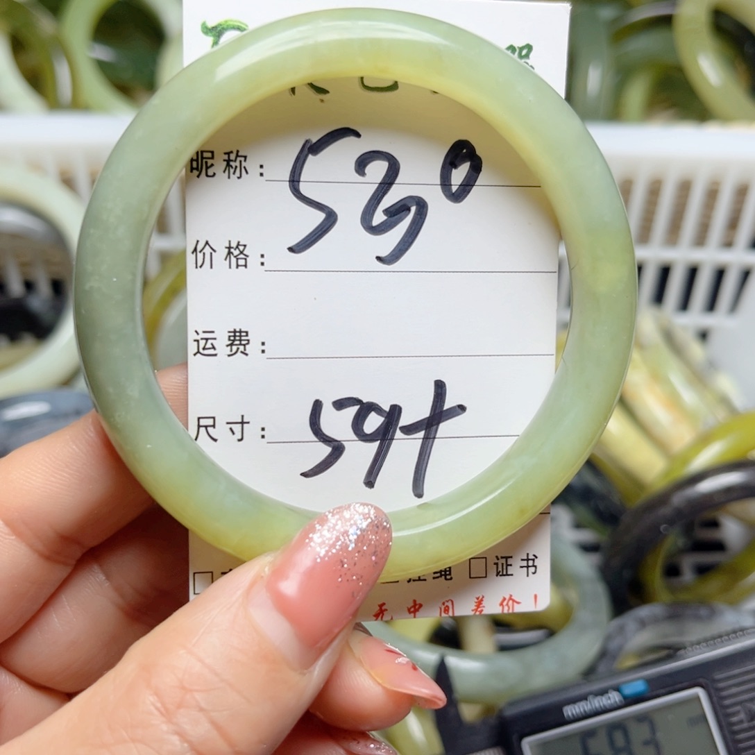 岫岩老玉（透闪石质玉）手镯未镶嵌