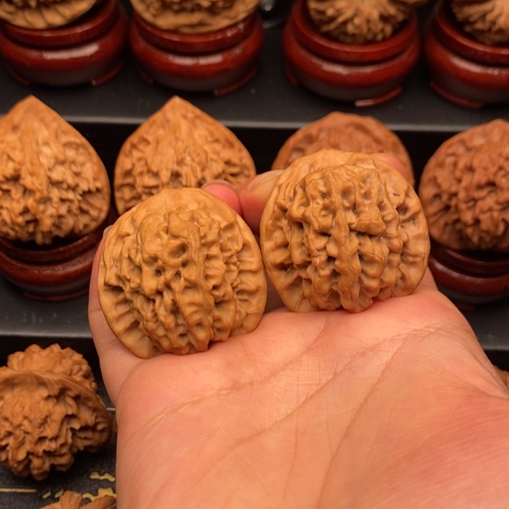 桃核把件秦岭文玩核桃秦闷35蜡皮无修