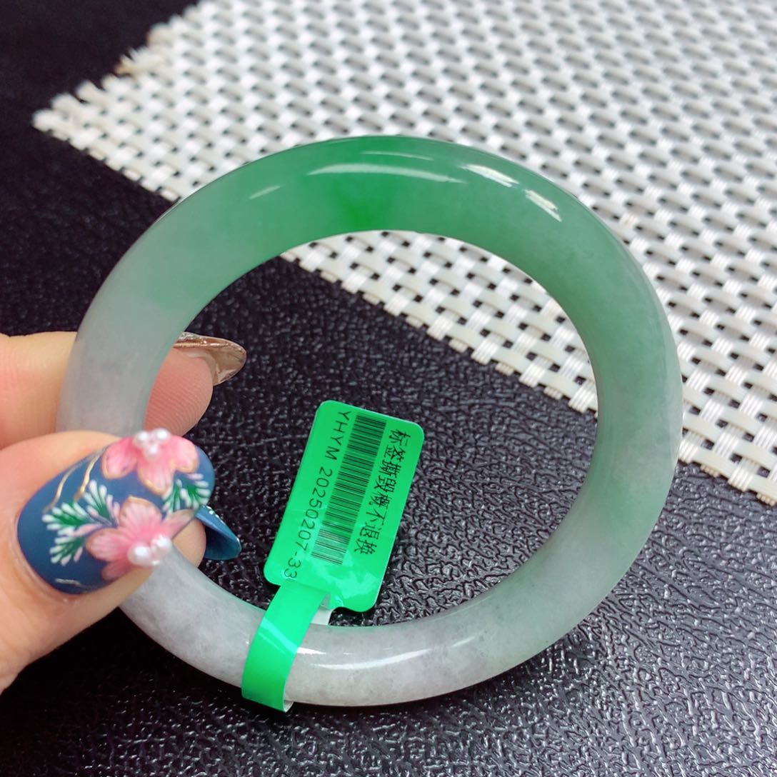 翡翠手镯未镶嵌缅甸