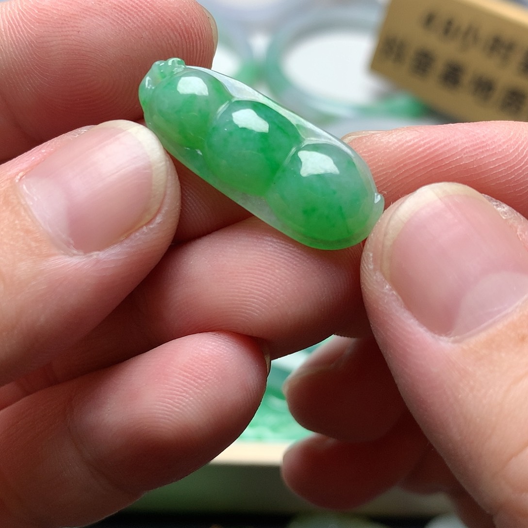 颈饰未镶嵌翡翠豆子