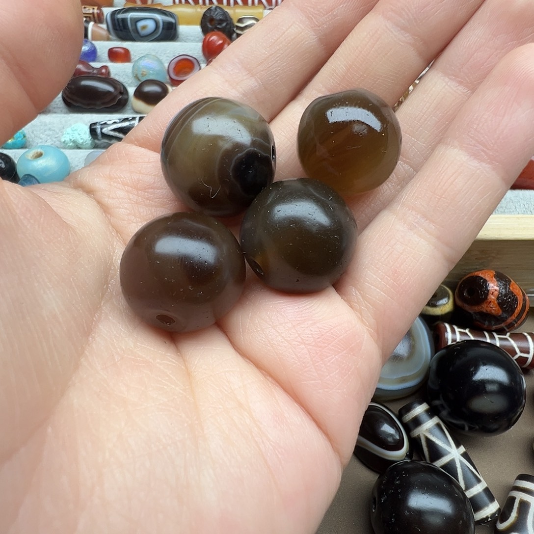 小***德玛瑙/玉髓未镶嵌珠宝半成品4颗