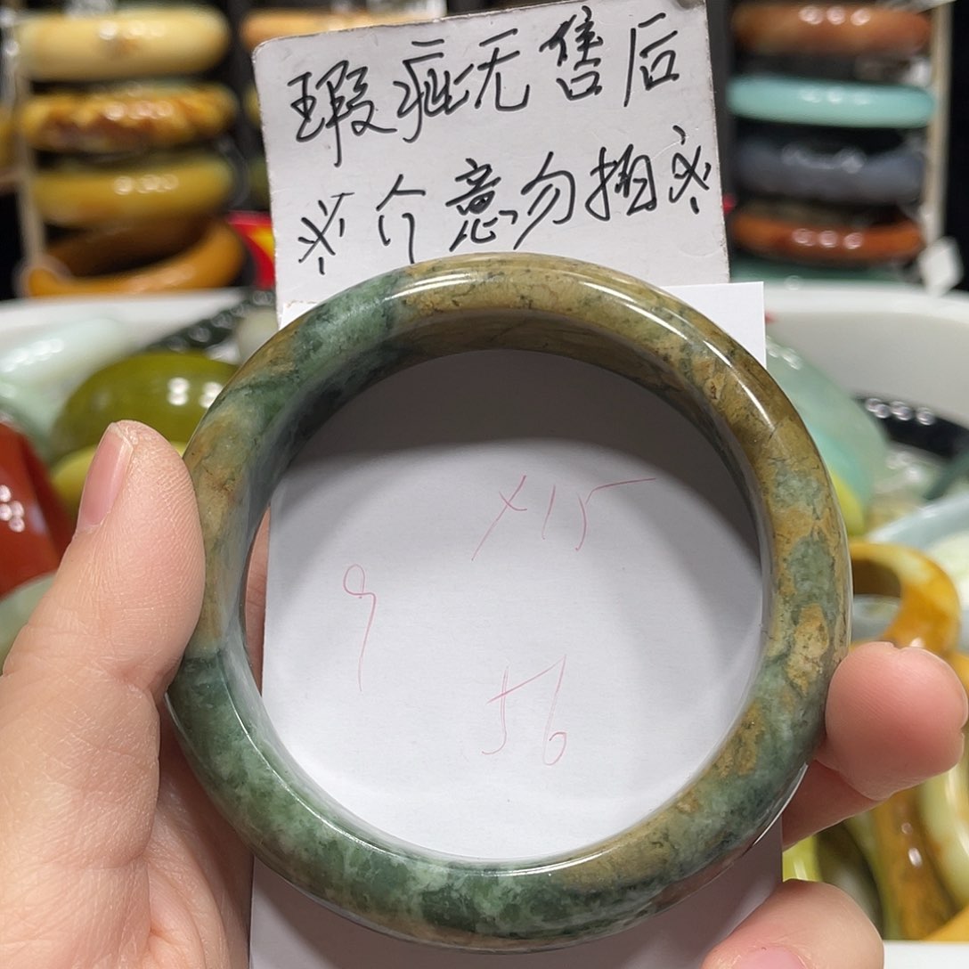 蛇纹石玉手镯未镶嵌